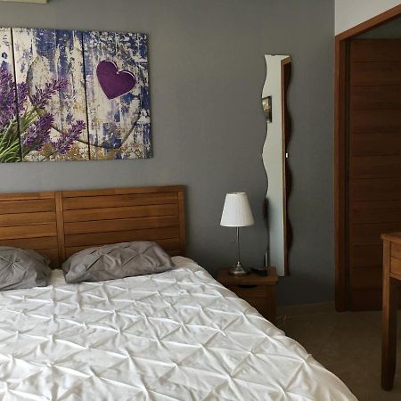Bed and Breakfast Les Lavandes Alleins Exterior foto