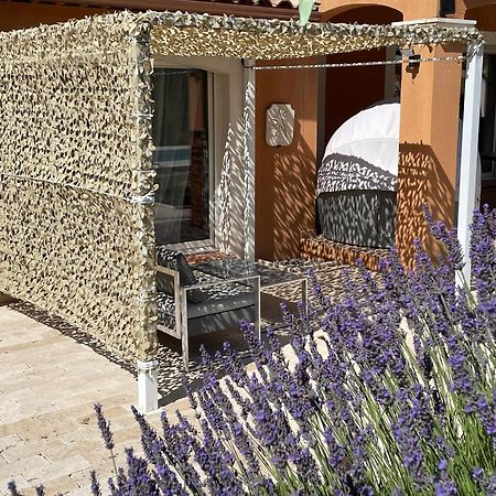 Bed and Breakfast Les Lavandes Alleins Exterior foto