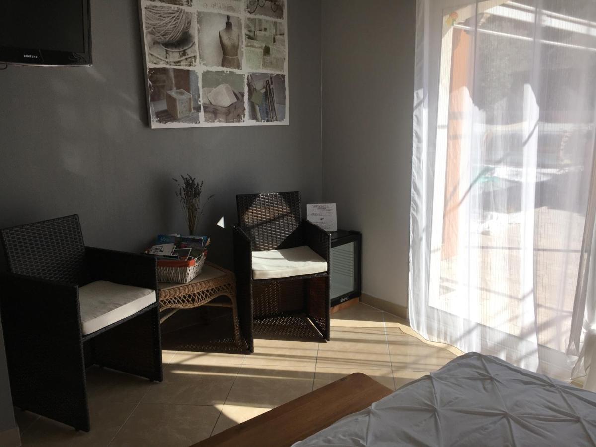 Bed and Breakfast Les Lavandes Alleins Exterior foto