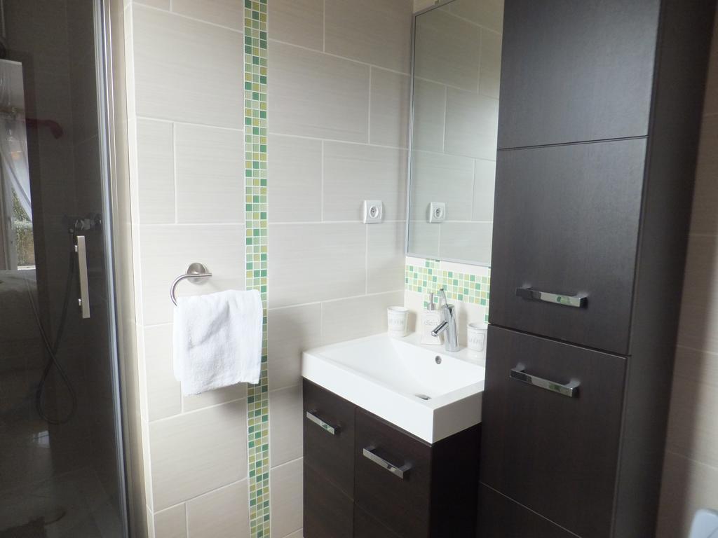 Bed and Breakfast Les Lavandes Alleins Zimmer foto