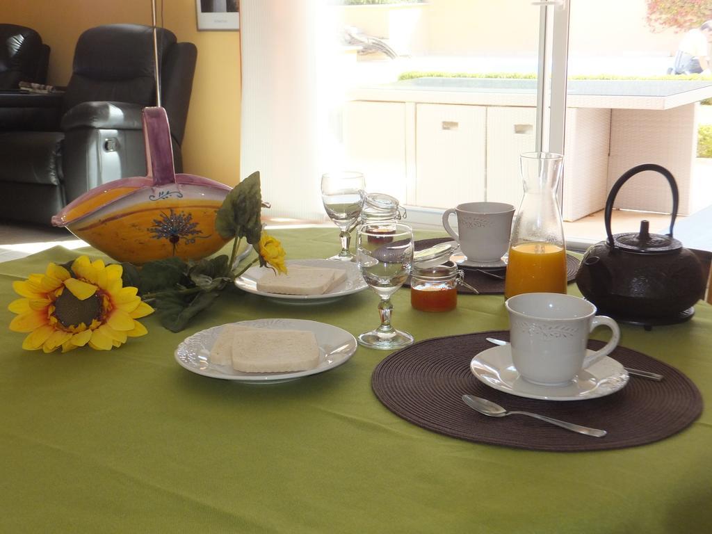 Bed and Breakfast Les Lavandes Alleins Zimmer foto