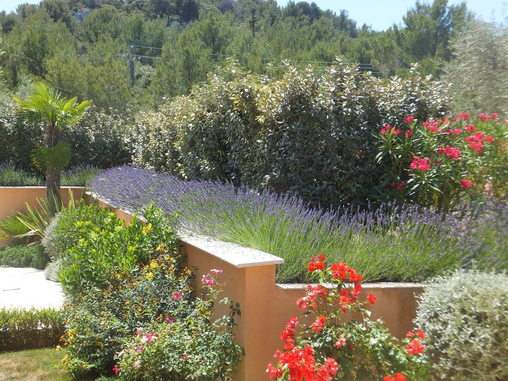 Bed and Breakfast Les Lavandes Alleins Zimmer foto